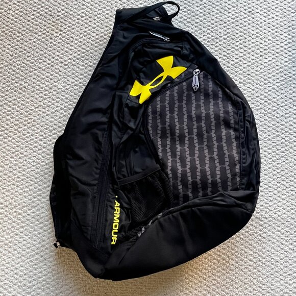 NWOT Under Armor Mens Sling Bag Messenger Backpack - Picture 3 of 3